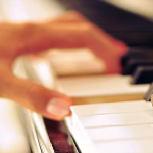 调教小男奴光着小jiji慕宝
